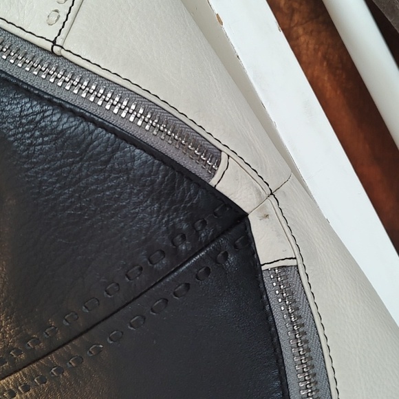 Two-Tone Black and Cream Shoulder Bag - Picture 7 of 8